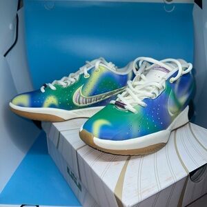 LEBRON XXI SE "MOVIE NIGHT" YOUTH SIZE 5.0  NEW MULTI-COLOR